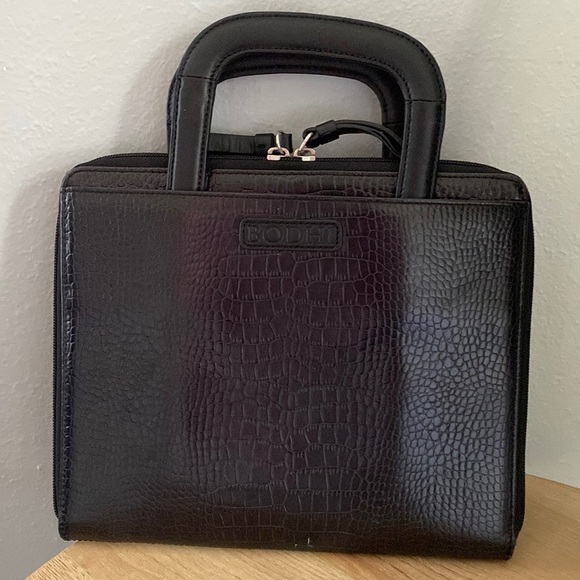 Bodhi Croc Tablet Carrying Case - Picture 1 of 14